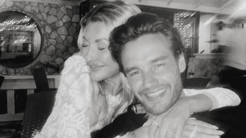 Kate, de 25 años, junto a su novio fallecido, que tenía 31.