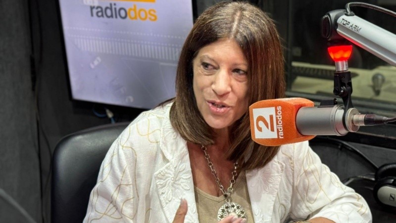 Clara García visitó los estudios de Radio 2 y fue entrevistada en el programa Radiópolis.
