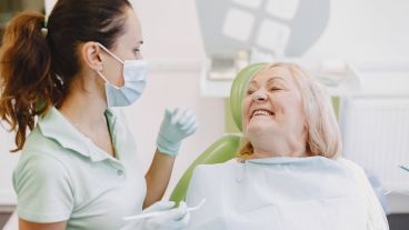 El envejecimiento bucal es más lento, pero es progresivo y atañe a todas sus estructuras.