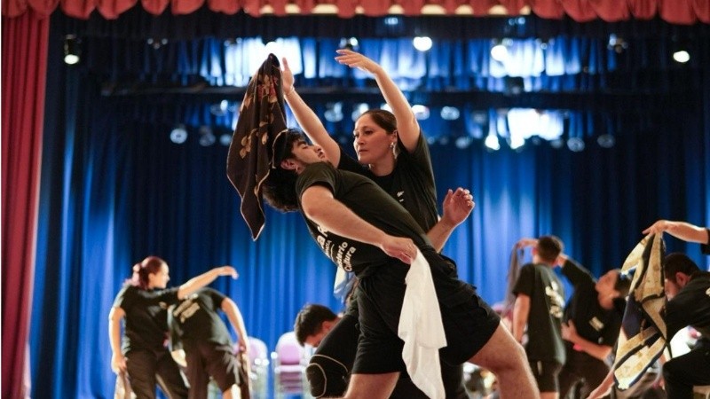 La delegación santafesina que participará del festival de Cosquín 2025 está integrada por un cuerpo de ballet de 40 integrantes y cinco cantantes,