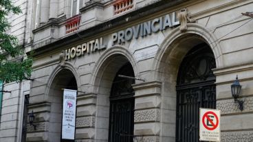 El nene tiene dos heridas de arma de fuego.