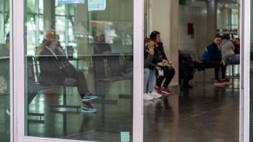 El conductor del auto que atropelló y mató a una mujer y su hija fue internado en el Heca.