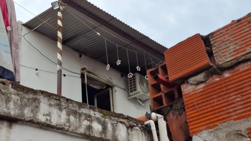 La casa incendida está en la planta alta.