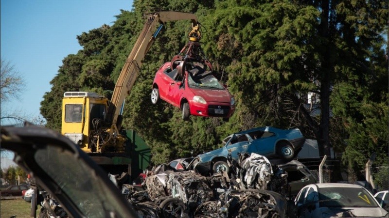 La tareas se fueron haciendo en los distintos predios provinciales donde se acumulaban los vehículos.