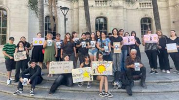 Un nutrido grupo de personas se movilizaron en Córdoba para pedir justicia por Tania Gandolfi y Agustina García. 