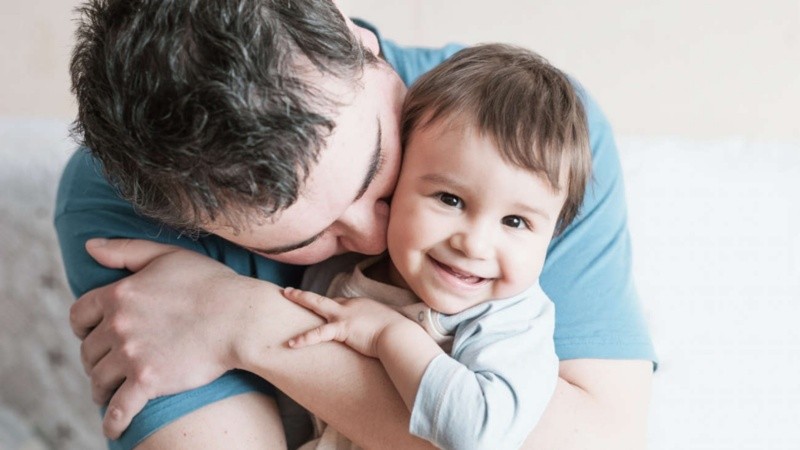 La contraindicación de consumir excesivamente información sobre crianza respetuosa y la importancia de centrarse en la propia experiencia.