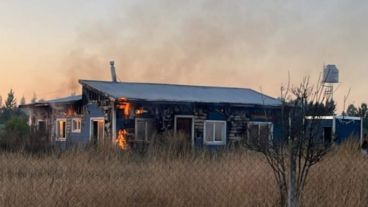 La pareja y su hija menor de edad perdieron todo