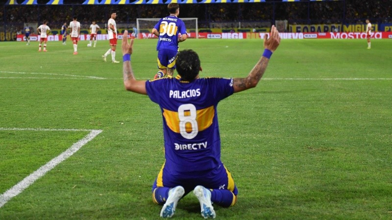 El chileno Palacios y la emoción por su primer gol en la Bombonera.