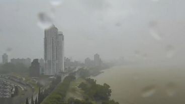 En una mañana llovió en Rosario lo mismo que en un mes.