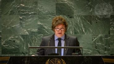 El presidente se desligó y atacó a la oposición por sus críticas.