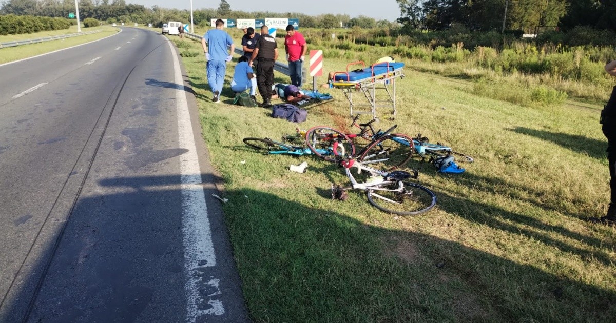 ロザリオ・コルドバ高速道路での致命的な事故：交通が4人のサイクリストを突っ込んで死亡した