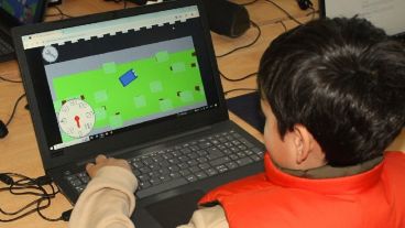 Se recomienda que en la primera infancia no pasen más de una hora consumiendo pantallas.