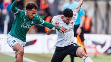 El colombiano Luis Díaz intenta en un partido que se hizo cuesta arriba.