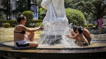 "Pueden generarse algunas celdas como la del miércoles pasado. El mal tiempo va a continuar prácticamente toda la semana".