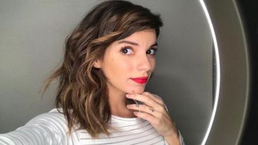 La actriz se tiró perfume en la garganta