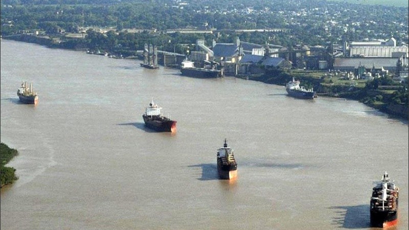 La hidrovía es la principal ruta de salida de la agroexportación argentina