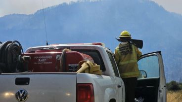 Durante el fin de semana el primer contingente de santafesinos emprendió su regreso y quedaron otros 20 para seguir combatiendo los incendios forestales.