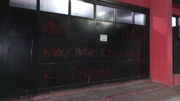 Los mensajes con críticas a la Fiera en el cubierto leproso.