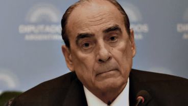 El jefe de Gabinete, Guillermo Francos, dijo que "pondría las manos en el fuego" por Javier Milei.