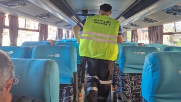 La entidad dio con el hombre en la Terminal de Ómnibus de Rosario a partir de sus controles.