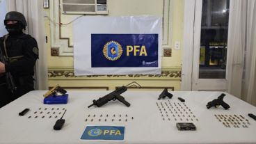 Las armas secuestradas en los allanamientos.