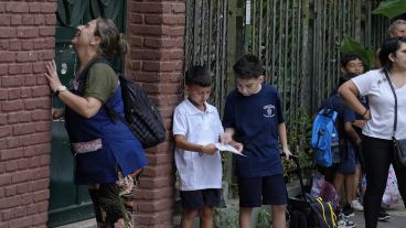 Imágenes del primer día de clases en Rosario.