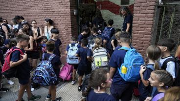 Imágenes del primer día de clases en Rosario.