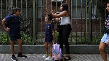Imágenes del primer día de clases en Rosario.