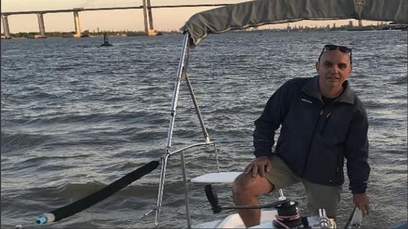 Y se marchó. Roberto Daniel Mondaini manejaba mucho dólares blue de la gente de río.