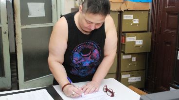 Gabby De Cicco es la primera persona que se gradúa de licenciade en la Universidad Pública.