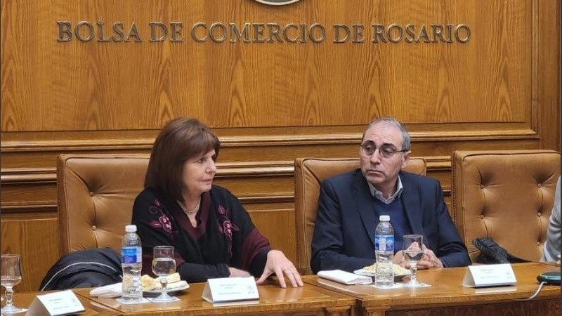 La ministra de Seguridad, Patricia Bullrich, y el presidente de la Bolsa de Rosario, Miguel Simioni.