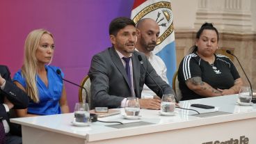 Pullaro, Vranicich y los familiares de Ivana, en la conferencia de este martes en Gobernación