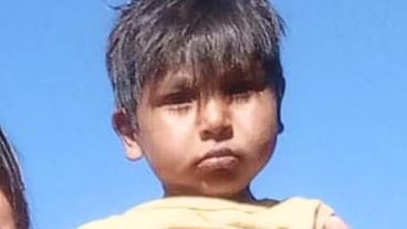 La Organización Internacional de Policía Criminal difundió la imagen, los datos personales, la descripción física y los nombres de los padres de Lian.