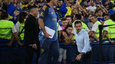 La salida de Gago por el túnel hacia el campo de juego de La Bombonera.
