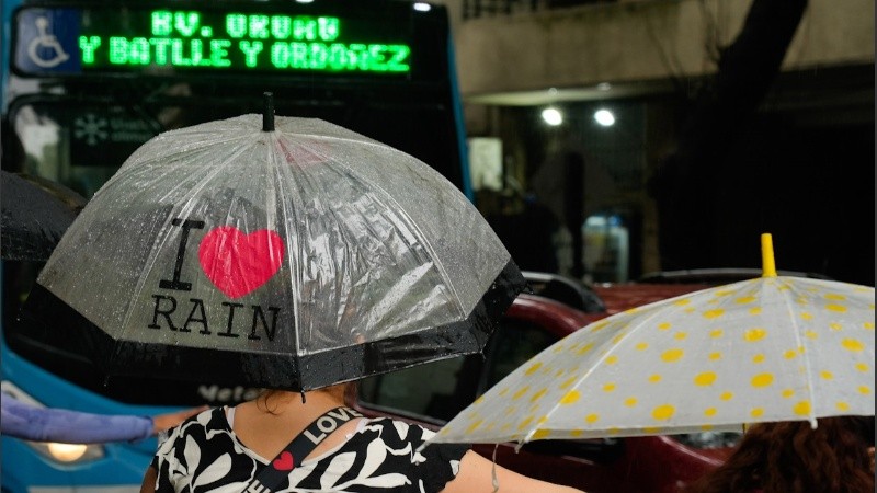 La ciudad bajo alerta y con pronóstico de lluvia hasta el miércoles.
