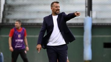 Fabbiani dirigió su primer partido como técnico de Newell's: fue derrota contra Barracas Central.