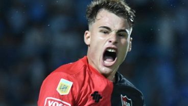 Silvetti convirtió los dos goles rojinegros en el primer tiempo.