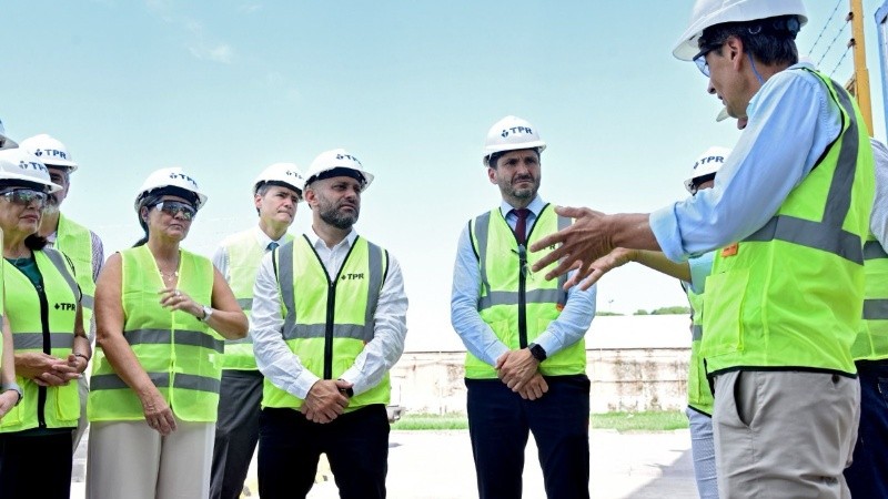 Leonardo Feltrinelli (TPR), el ministro Gustavo Puccini y el gobernador Maximiliano Pullaro