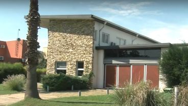 La vivienda está erigida en un barrio privado y fue decomisada a un jefe narco.