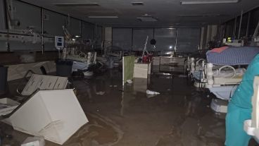El agua ingresó en la planta baja del hospital Penna.
