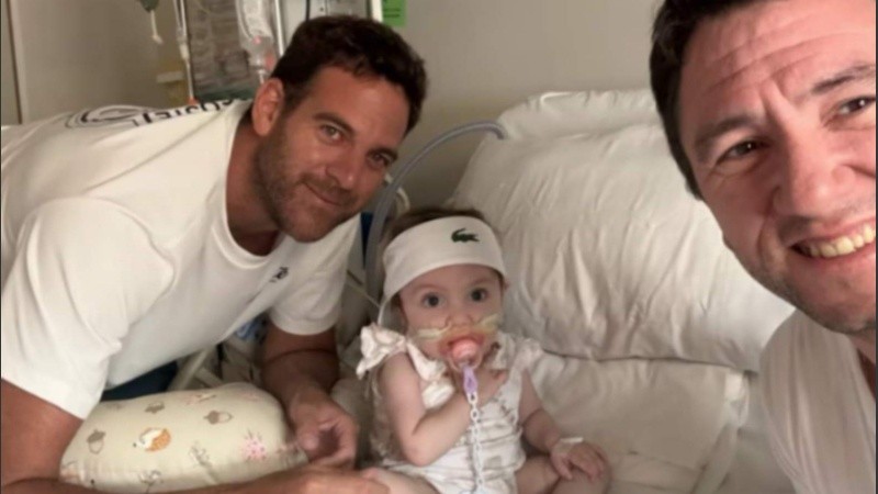 El ex tenista le dejó una vincha de regalo a la bebé