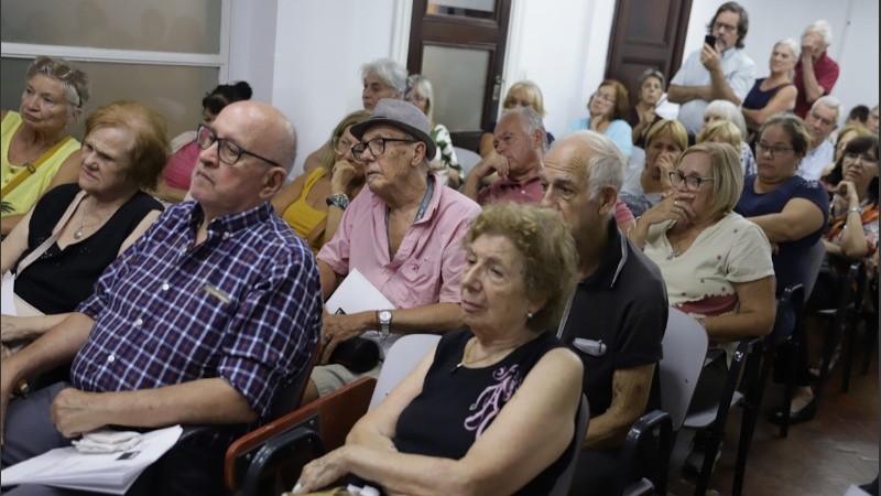 Adultos mayores pueden acceder a una variada oferta académica.