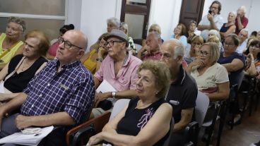 Adultos mayores pueden acceder a una variada oferta académica.