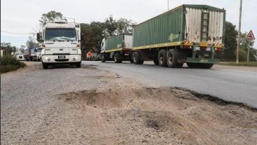 El mal estado de las rutas pone en riesgo la vida de quienes las transitan.