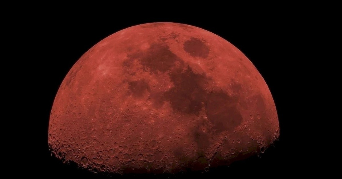 Eclipse total: así se vio la luna roja durante la madrugada en Rosario ...