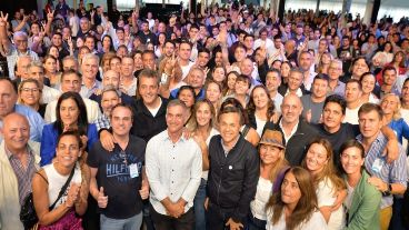 El referente político reapareció tras haber permanecido con bajo perfil.