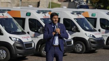 Las ambulancias entregadas en el Monumento a la Bandera.