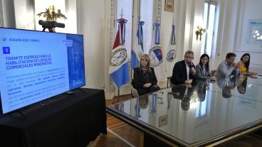 El intendente y su equipo en la presentación de este jueves