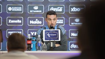 Scaloni en la conferencia de este jueves, palpitando el clásico que se viene ante Uruguay