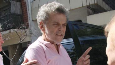 Durante la temporada teatral, un día tuvo que hacer la función de la obra Cha Cha Cha en silla de ruedas, porque no podía caminar.